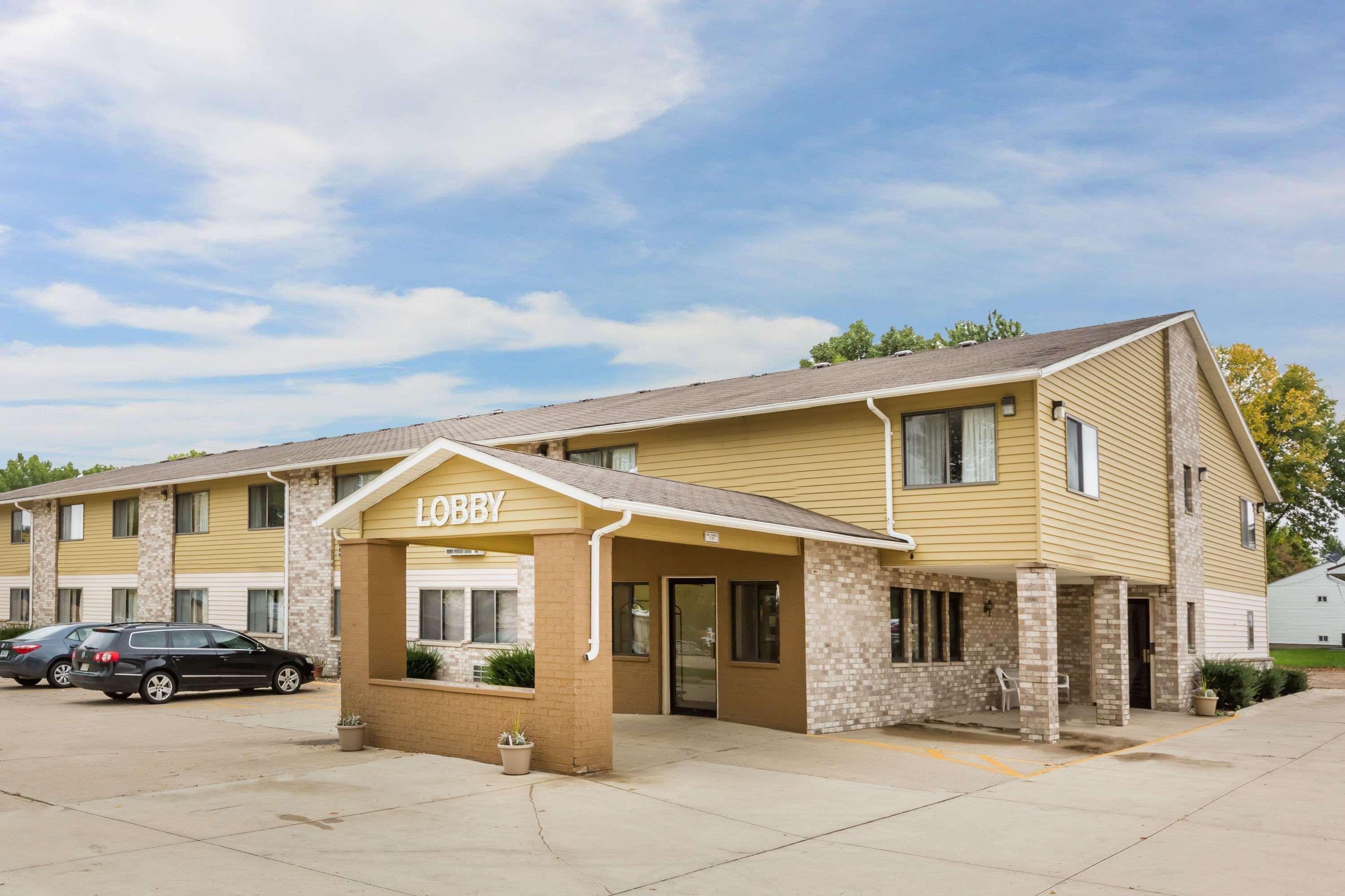 Super 8 By Wyndham Estherville Exterior photo