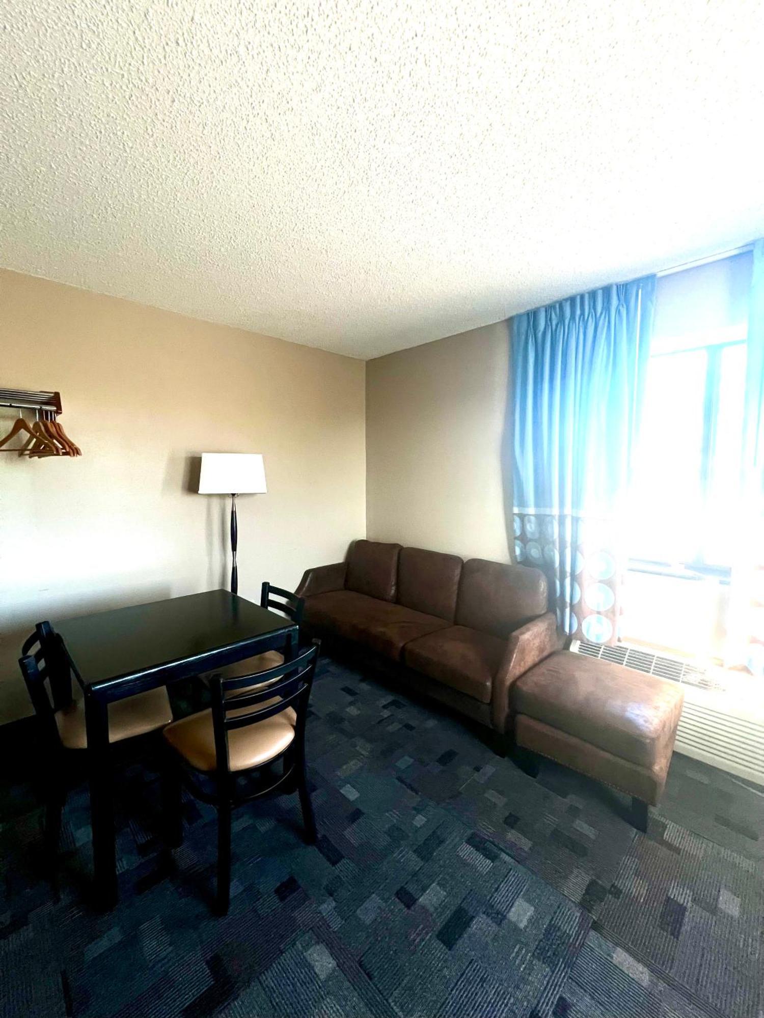 Super 8 By Wyndham Estherville Exterior photo